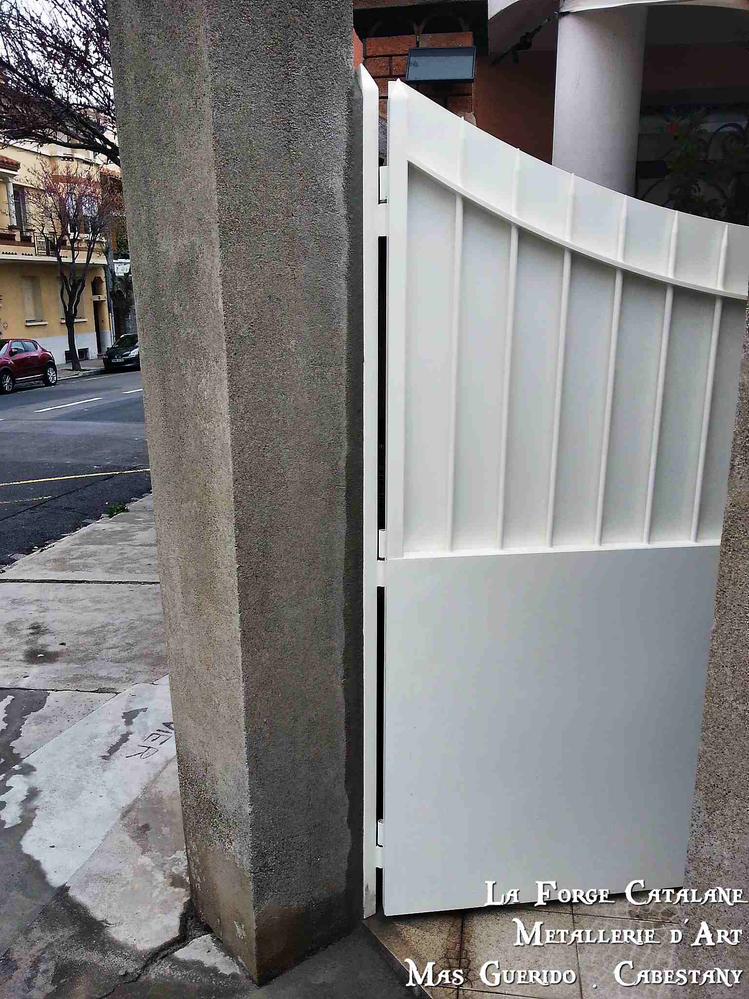 portillon tole pleine thermolaquage blanc forge catalane.jpg